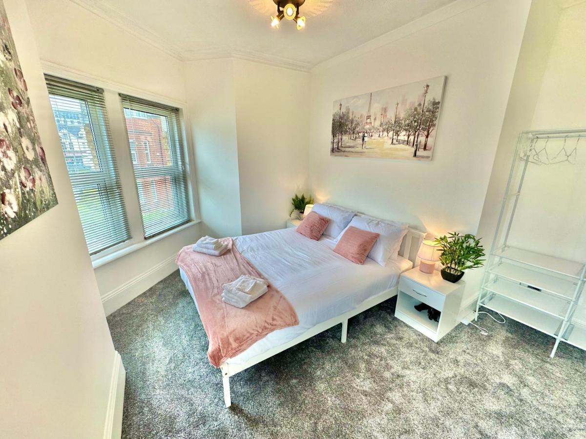 Chic Apartment In Central Bournemouth With Parking Zewnętrze zdjęcie